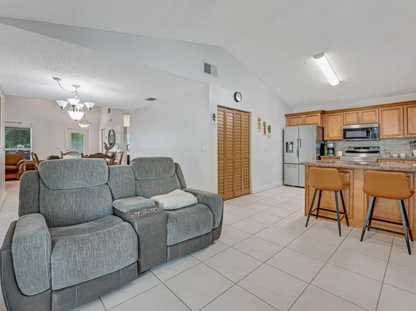 610 NW 207th Avenue, Pembroke Pines FL 33029