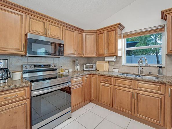 610 NW 207th Avenue, Pembroke Pines FL 33029