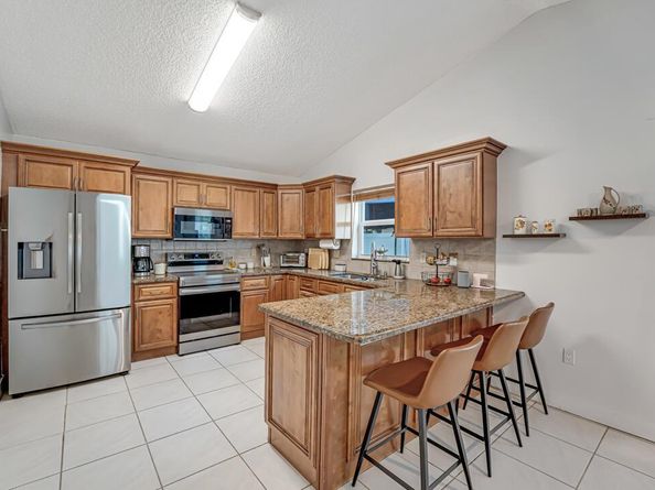 610 NW 207th Avenue, Pembroke Pines FL 33029