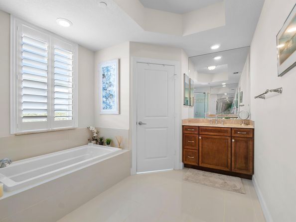 944 Bay Colony Drive S, Juno Beach FL 33408