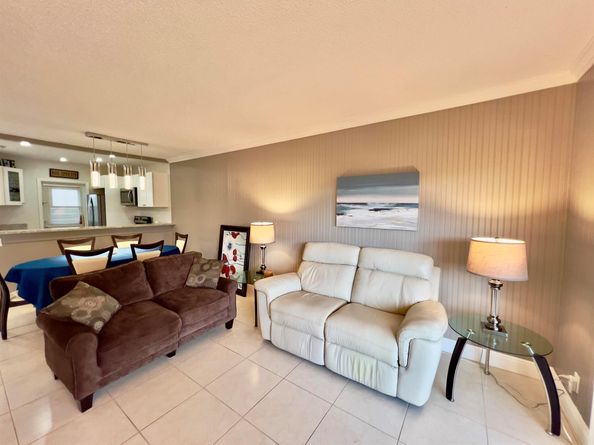3500 NW 48th Avenue 402, Lauderdale Lakes FL 33319