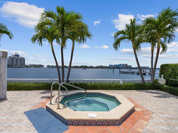 150 Bradley Place 112, Palm Beach FL 33480
