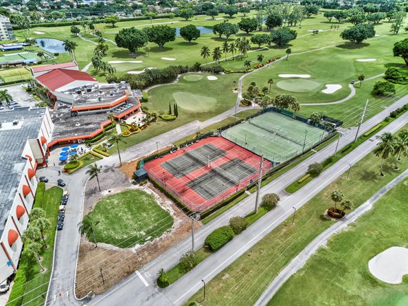 681 S Hollybrook Drive 302, Pembroke Pines FL 33025
