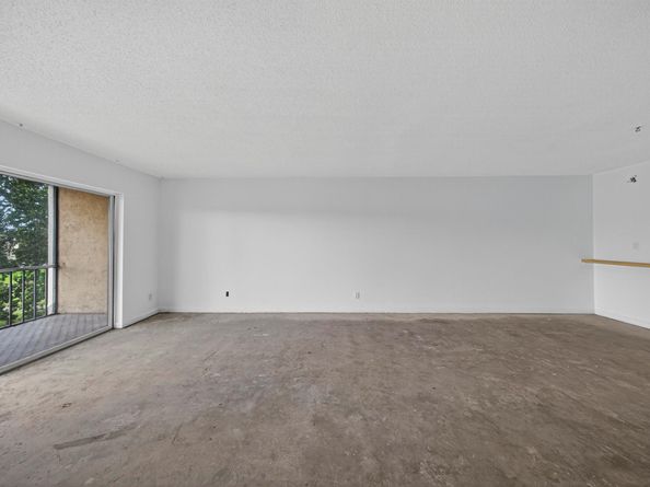 681 S Hollybrook Drive 302, Pembroke Pines FL 33025