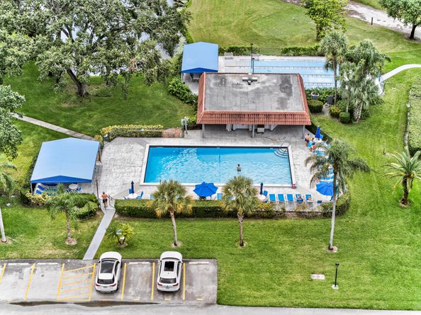 681 S Hollybrook Drive 302, Pembroke Pines FL 33025
