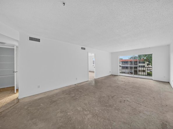 681 S Hollybrook Drive 302, Pembroke Pines FL 33025