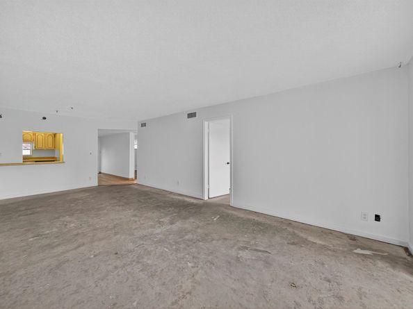 681 S Hollybrook Drive 302, Pembroke Pines FL 33025