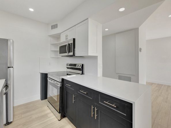 325 E Decarie Street, Delray Beach FL 33444