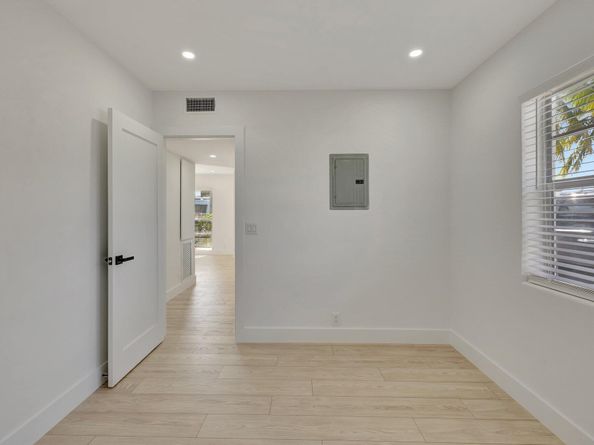 325 E Decarie Street, Delray Beach FL 33444