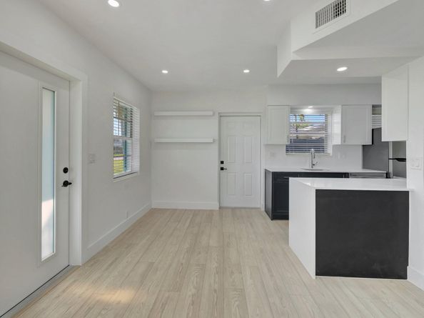 325 E Decarie Street, Delray Beach FL 33444