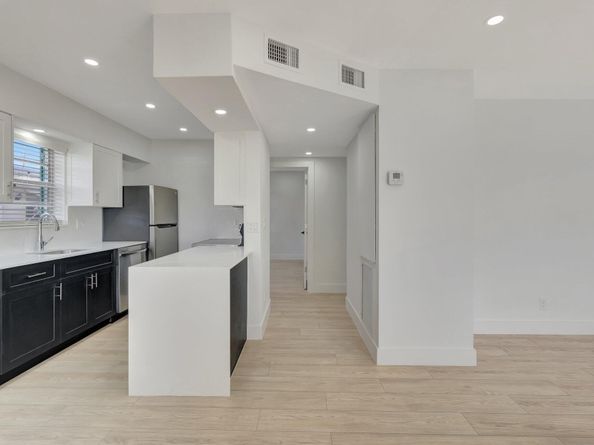 325 E Decarie Street, Delray Beach FL 33444