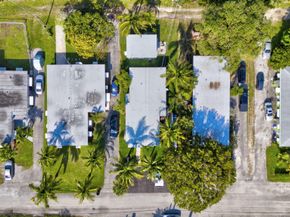 325 E Decarie Street, Delray Beach FL 33444