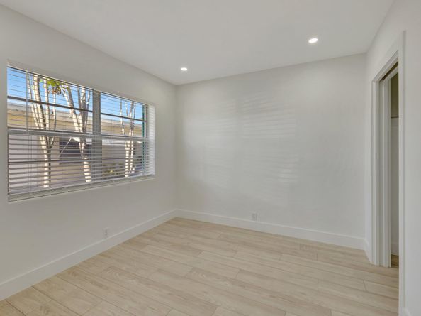 325 E Decarie Street, Delray Beach FL 33444