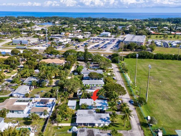 325 E Decarie Street, Delray Beach FL 33444