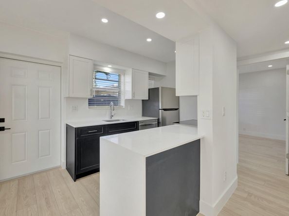 325 E Decarie Street, Delray Beach FL 33444