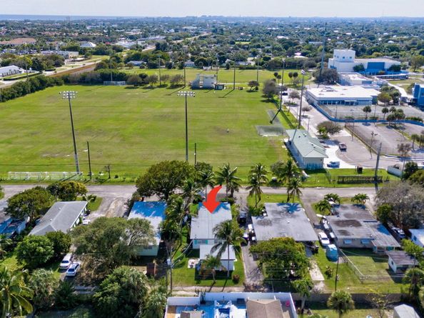 325 E Decarie Street, Delray Beach FL 33444