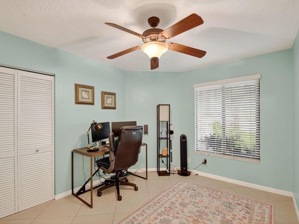 801 Harbour Pointe Way, Greenacres FL 33413