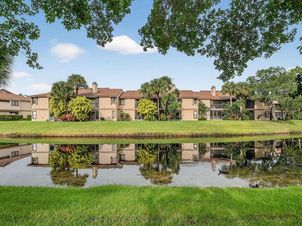 801 Harbour Pointe Way, Greenacres FL 33413