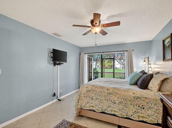 801 Harbour Pointe Way, Greenacres FL 33413
