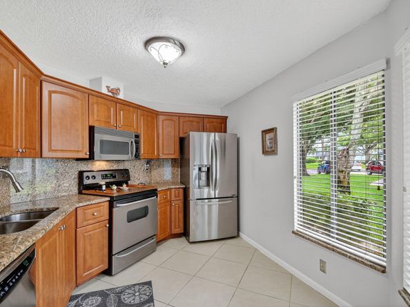 801 Harbour Pointe Way, Greenacres FL 33413
