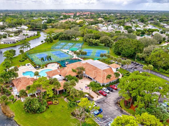 801 Harbour Pointe Way, Greenacres FL 33413