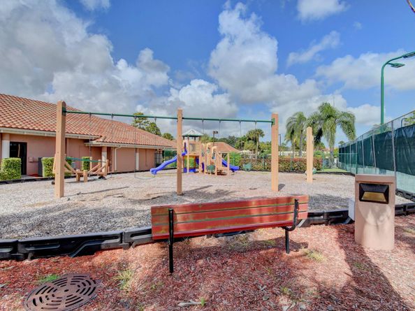 801 Harbour Pointe Way, Greenacres FL 33413