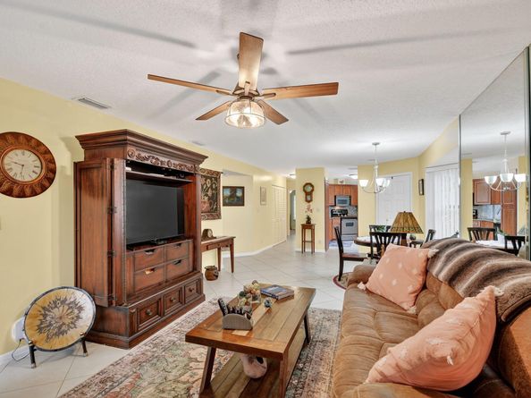 801 Harbour Pointe Way, Greenacres FL 33413