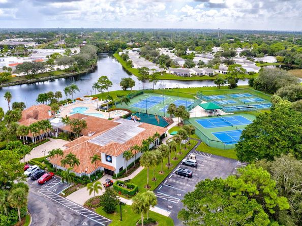 801 Harbour Pointe Way, Greenacres FL 33413