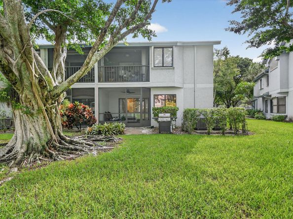 801 Harbour Pointe Way, Greenacres FL 33413