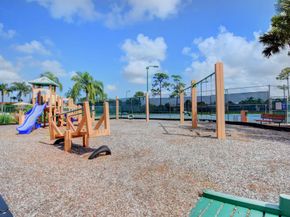 801 Harbour Pointe Way, Greenacres FL 33413
