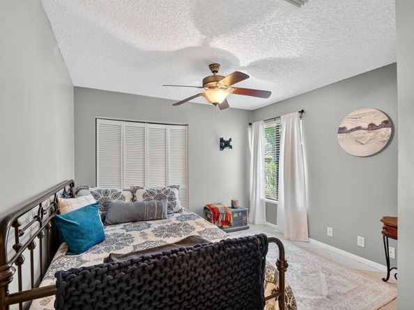 801 Harbour Pointe Way, Greenacres FL 33413
