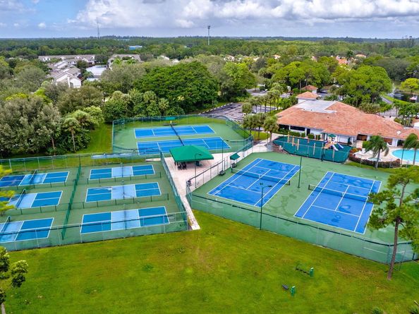 801 Harbour Pointe Way, Greenacres FL 33413