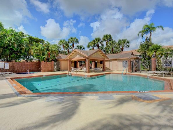 801 Harbour Pointe Way, Greenacres FL 33413