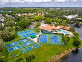 801 Harbour Pointe Way, Greenacres FL 33413