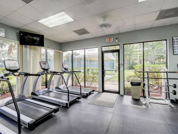 801 Harbour Pointe Way, Greenacres FL 33413