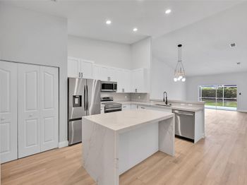 8402 Logia Cir