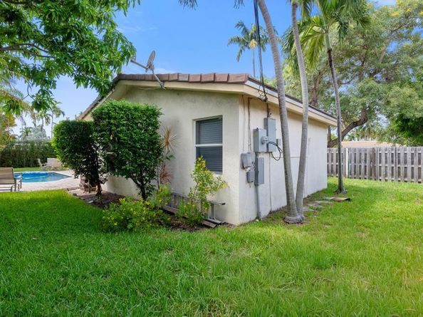 2808 NE 22nd St, Fort Lauderdale FL 33305