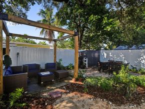220 NE 165th St, Miami FL 33162