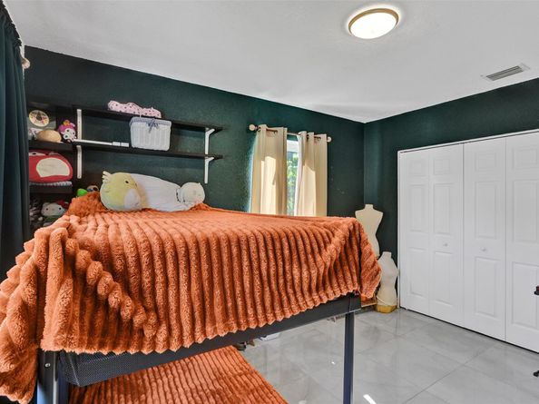 220 NE 165th St, Miami FL 33162