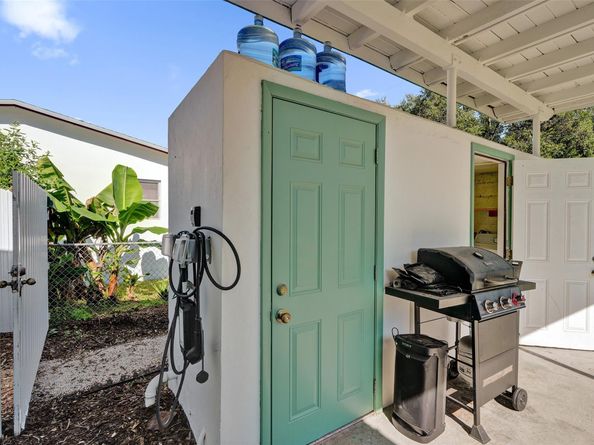220 NE 165th St, Miami FL 33162