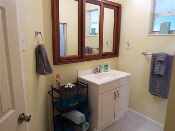 898 NE 39th St, Oakland Park FL 33334