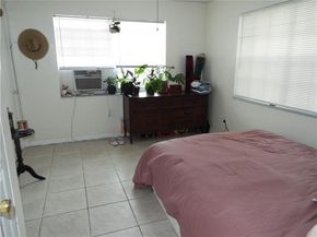 898 NE 39th St, Oakland Park FL 33334