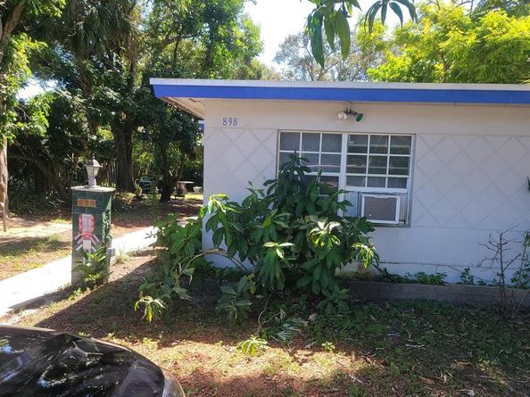 898 NE 39th St, Oakland Park FL 33334