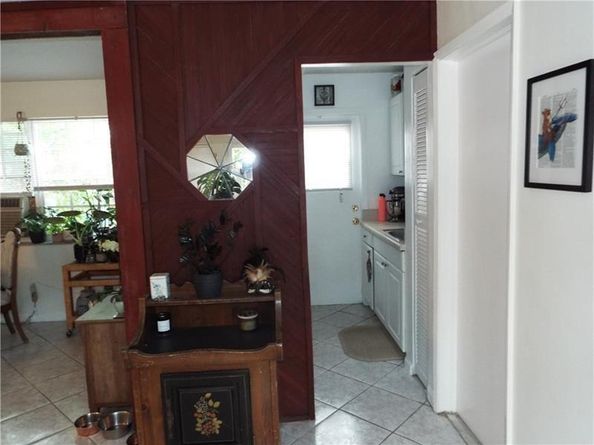 898 NE 39th St, Oakland Park FL 33334
