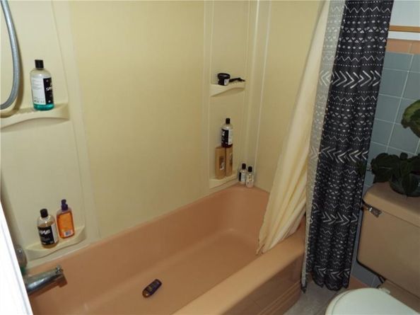 898 NE 39th St, Oakland Park FL 33334