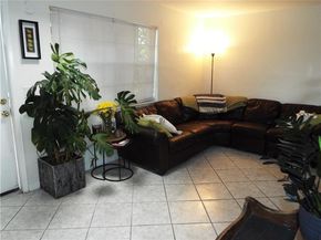898 NE 39th St, Oakland Park FL 33334