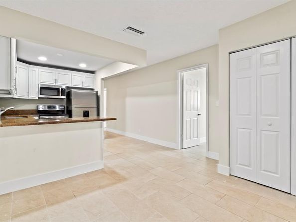 10620 NW 37th St, Coral Springs FL 33065