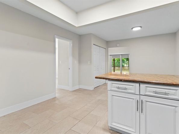 10620 NW 37th St, Coral Springs FL 33065
