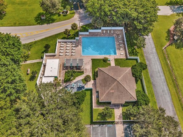 3300 W Rolling Hills Cir 705, Davie FL 33328