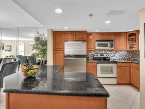 3300 W Rolling Hills Cir 705, Davie FL 33328